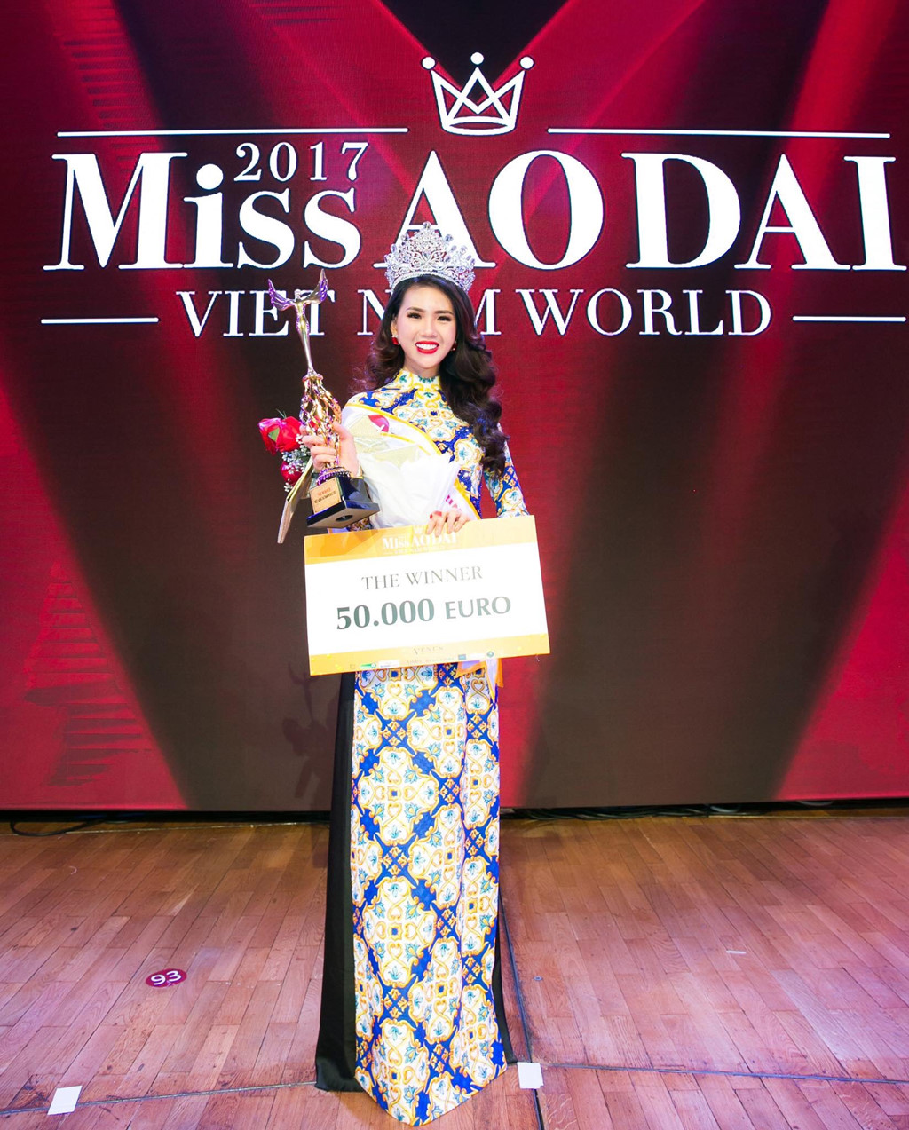 Nữ sinh 19 tuổi đăng quang Miss Áo dài Việt Nam World 2017